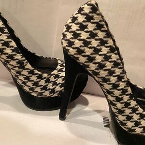 Anne Michelle Black and White Houndstooth Heels